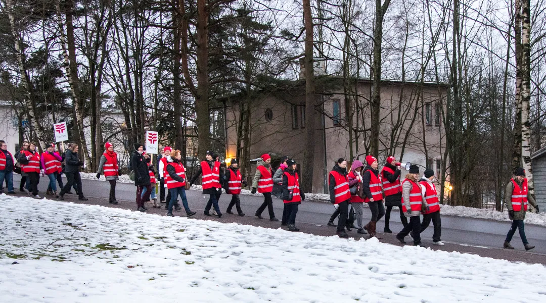 Tehyn mielenilmauksessa 2017 Medix OY:n henkilökunta teki ulosmarssin.