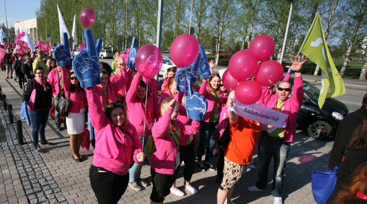 Taitaja2016 Seinäjoki: Koulutuskeskus Sedun opiskelijat Taitaja-kulkueessa. 