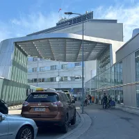 Meilahden sairaalan pääovi Helsingin yliopistollisessa sairaalassa