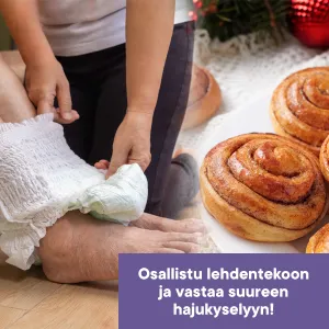 Hoitaja auttaa vanhusta vaipan laittamisessa. Kuvan toisella laidalla jouluisia kanelipullia lautasella.