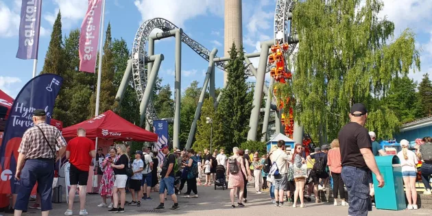 Tehyläisiä Särkänniemen huvipuistossa.