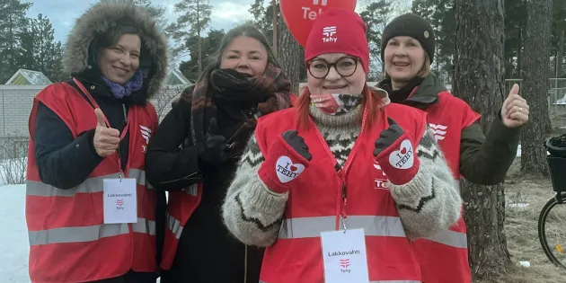 Porvoon sairaalan lakkovahteja 3.4.22. Pj Millariikka Rytkönen yhtä mukana.