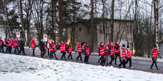 Tehyn mielenilmauksessa 2017 Medix OY:n henkilökunta teki ulosmarssin.