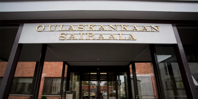 Oulaskankaan sairaalan sisäänkäynti