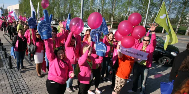 Taitaja2016 Seinäjoki: Koulutuskeskus Sedun opiskelijat Taitaja-kulkueessa. 