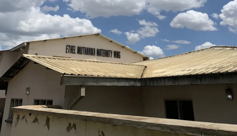 Kamuzu Central Hospitalin äitiyssiipi ulkoa kuvattuna.